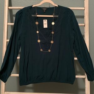 Express Lace V-Neck long sleeve, M